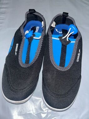 Speedo Kids Black and Blue Slip-On Water Shoes with Toggle 420.05